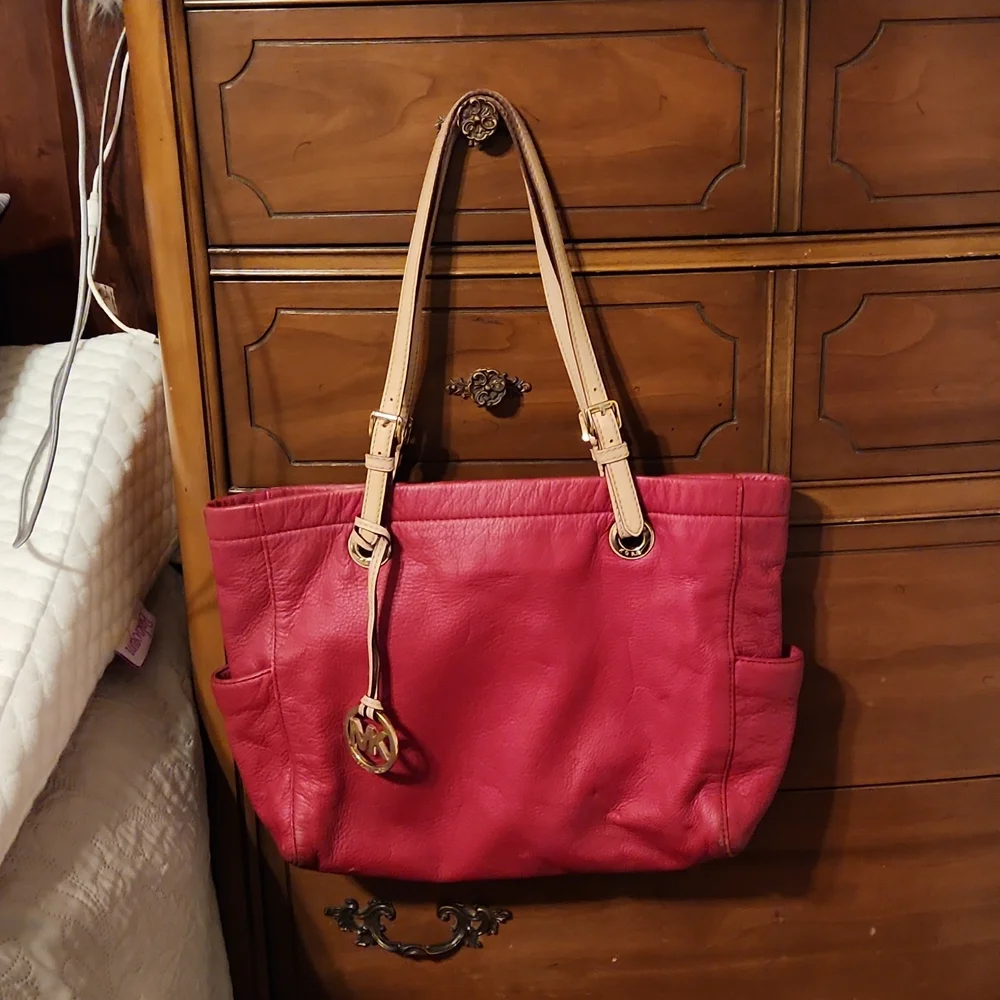 MICHAEL KORS JET SET PEBBLE LEATHER TOTE BAG